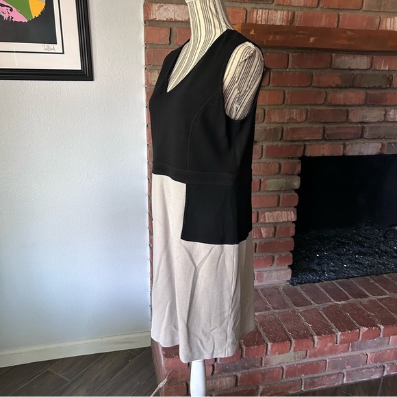St. John Colorblock Knit Sleeveless Sheath Dress Black Taupe Sz 14 - Picture 4 of 9